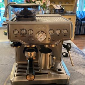 Breville espresso/cappuccino maker with built in grinder